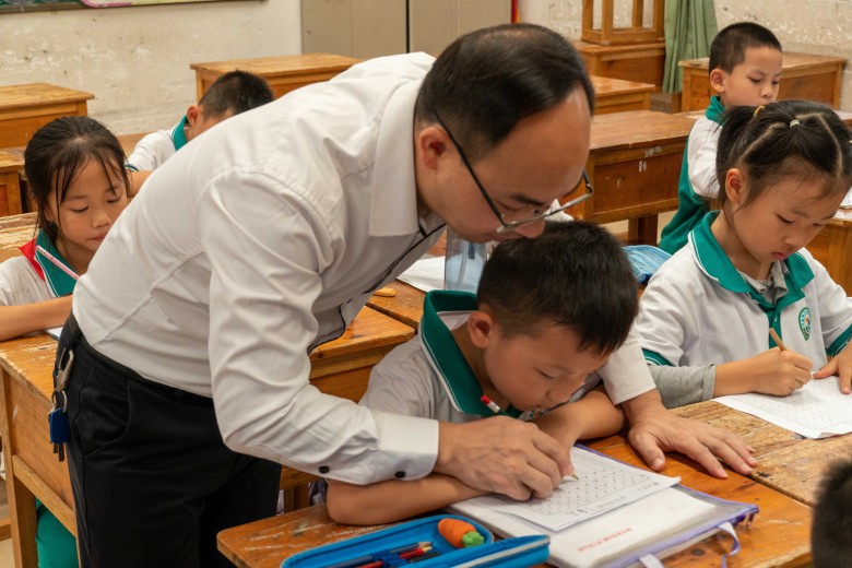 韶关：田家炳沙湖绿洲小学劳动教育农场开课 今托管平台赋能课6686体育后服务数字化“升级”(图9)